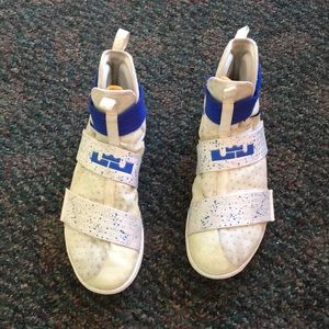 Lebron soldier tens basketball shoes